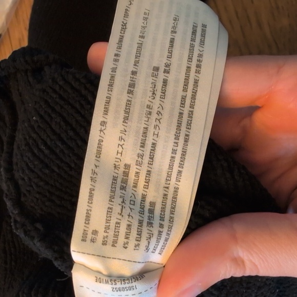 Aercrombie & Fitch black sweater cropped collared - Picture 5 of 6